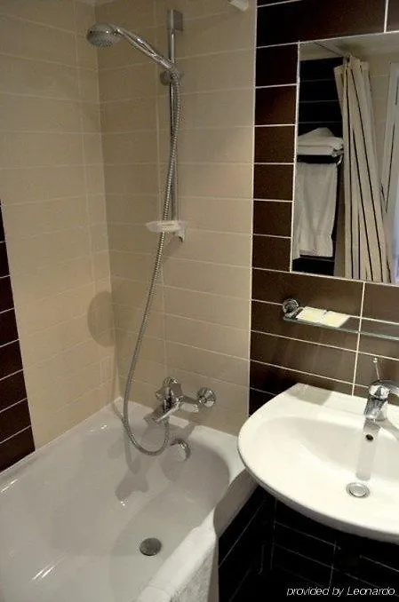 ***  Hotel Caravelle Paris France